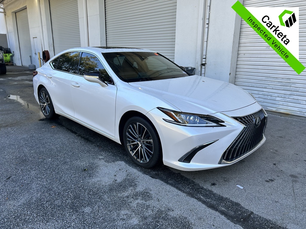2022 Lexus ES 350's photo