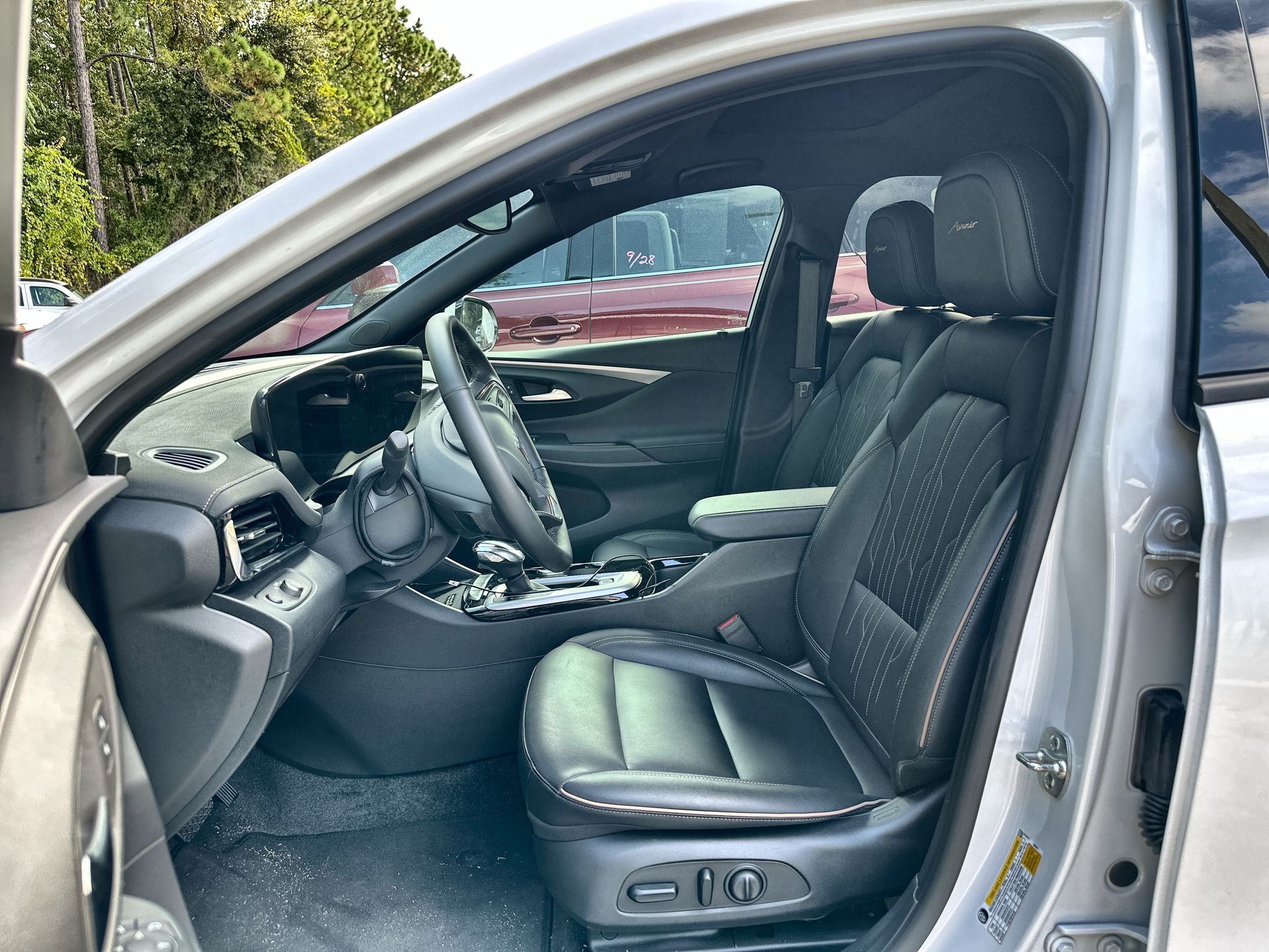 2025 Buick Envista Avenir photo 2