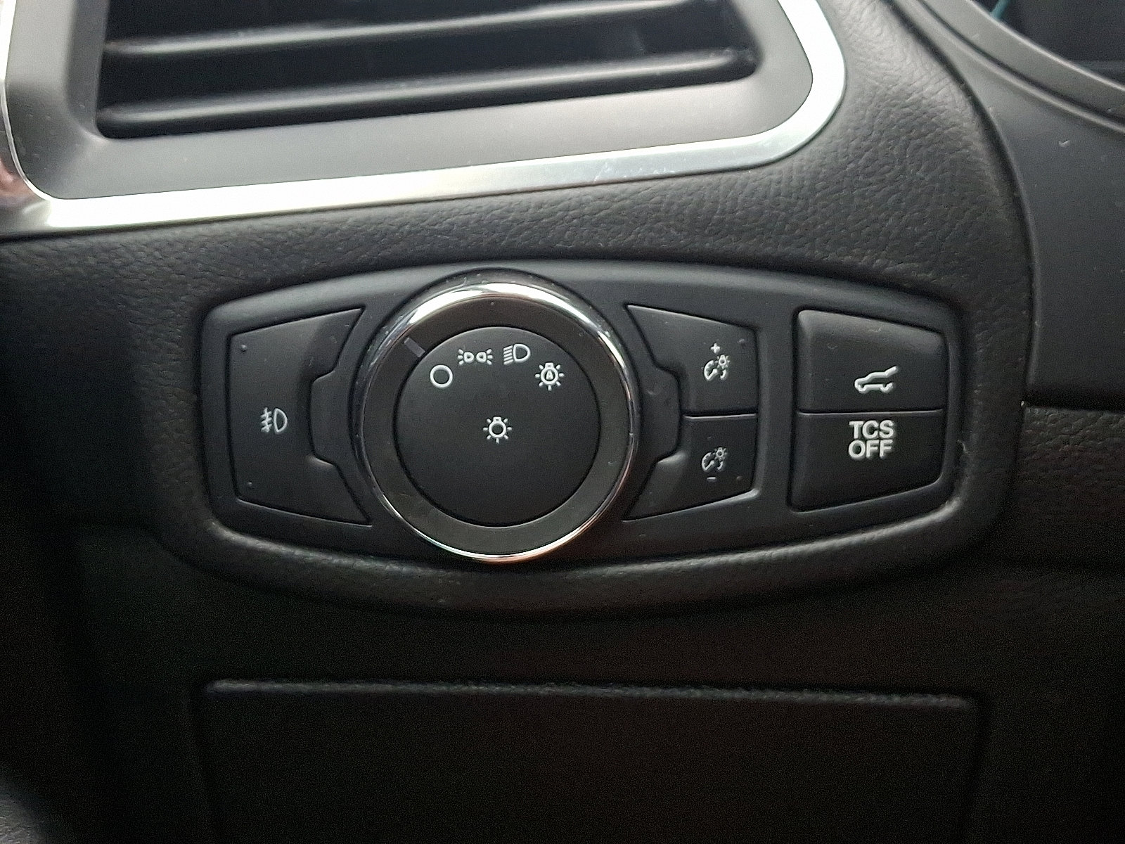 2022 Ford Edge Titanium photo 25