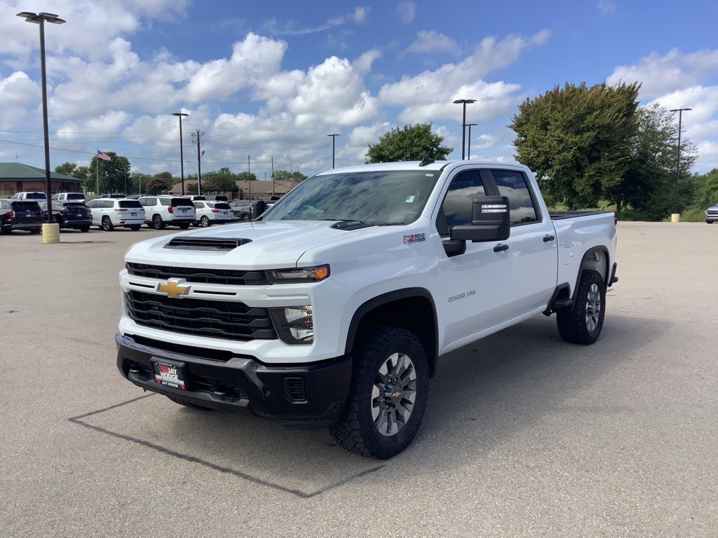 2024 Chevrolet Silverado 2500HD Custom photo 4