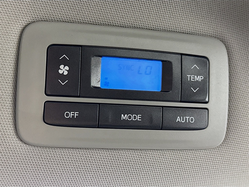 2017 Toyota Sienna LE photo 14