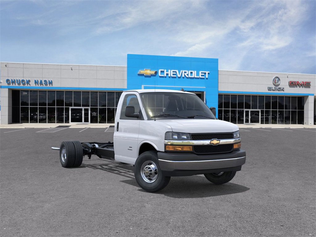 2025 Chevrolet Express Cutaway Base's photo