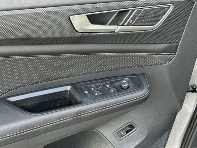 2025 Volkswagen Atlas Cross Sport SEL R-Line photo 3