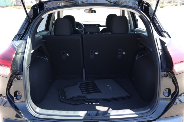 2025 Nissan Kicks Play S photo 15