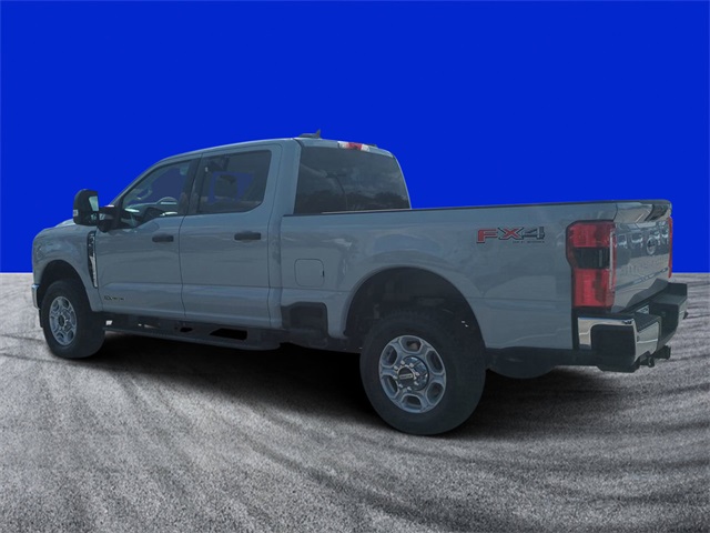 2025 Ford F-350 XLT photo 5