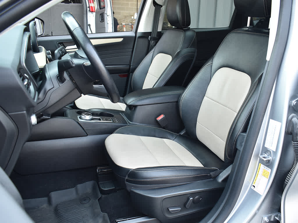 2022 Ford Escape Titanium Hybrid photo 4
