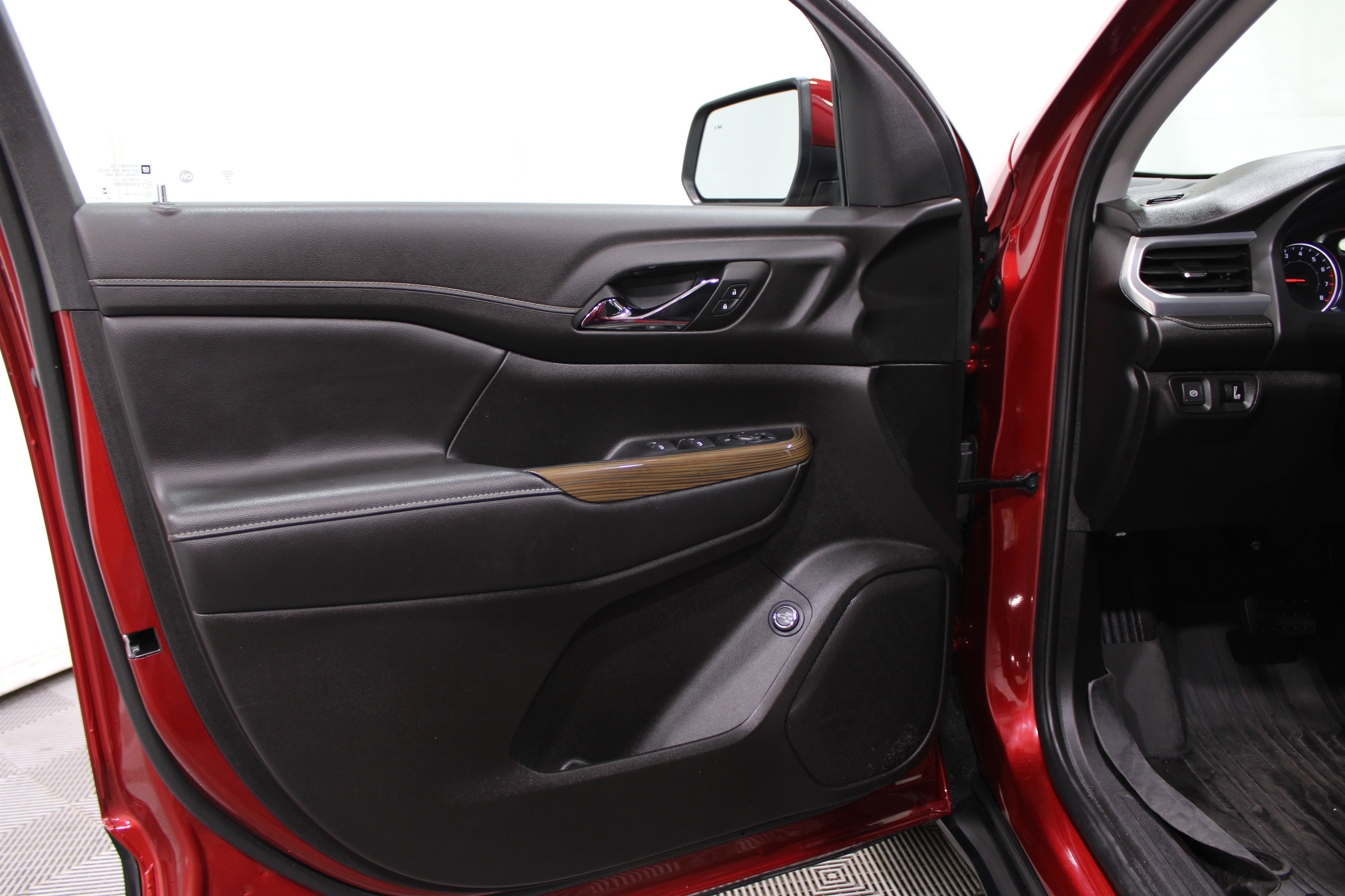 2023 Gmc Acadia SLE photo 2