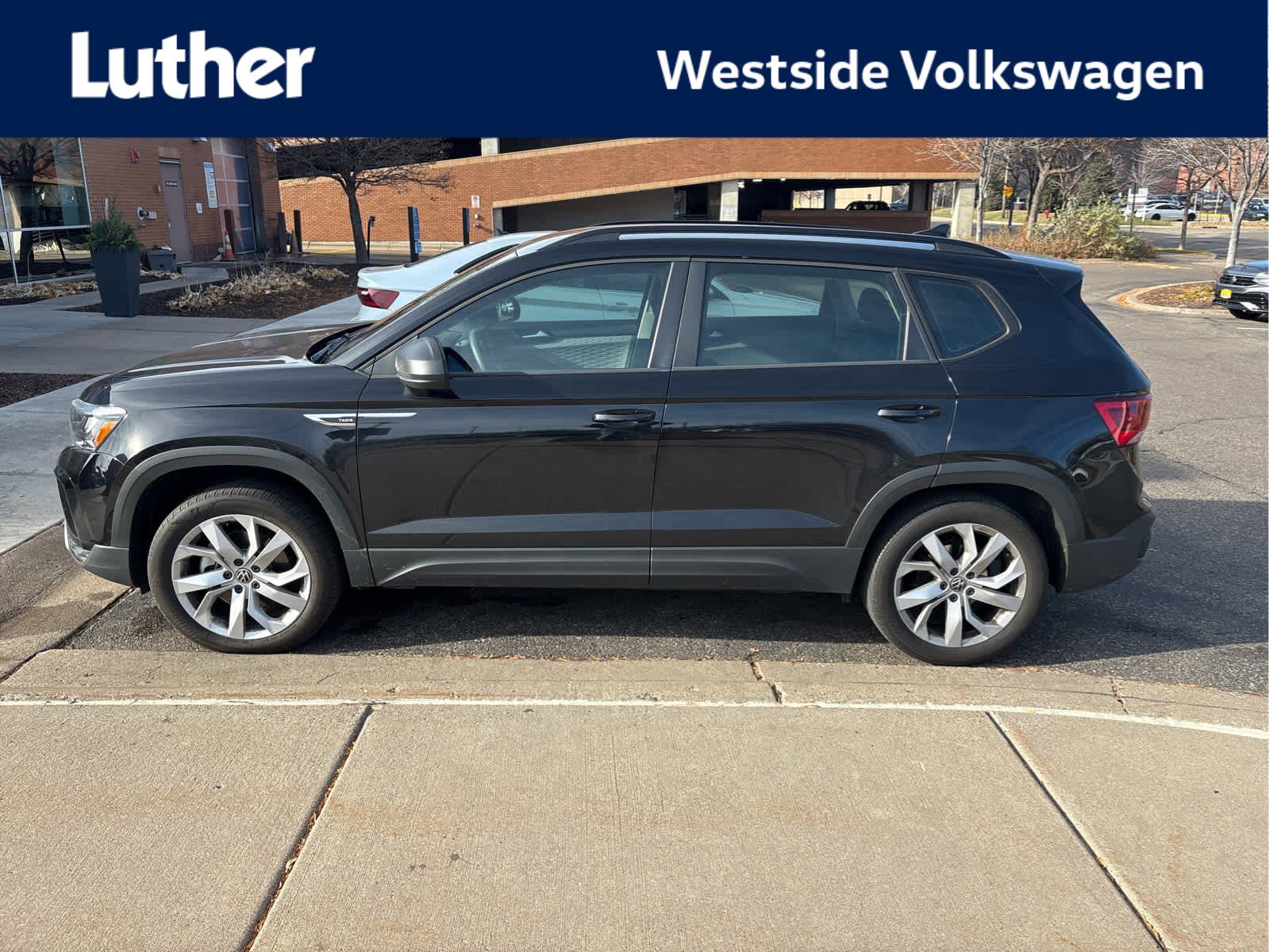 2023 Volkswagen Taos S's photo