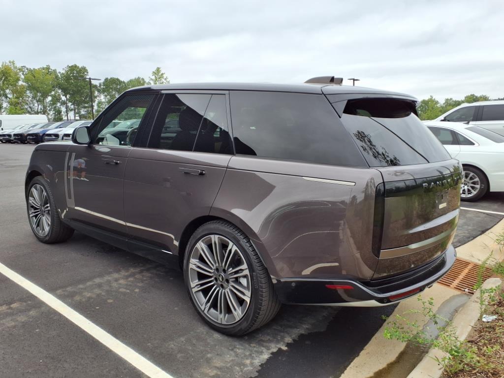 2023 Land Rover Range Rover SE photo 4