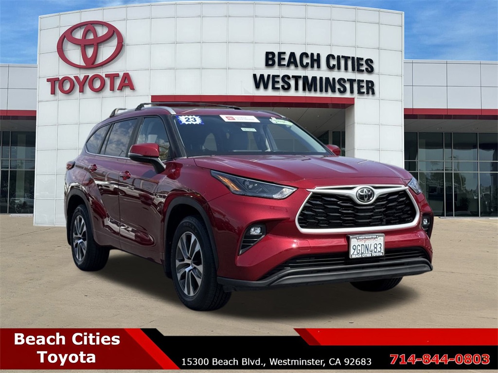 2023 Toyota Highlander XLE photo 2