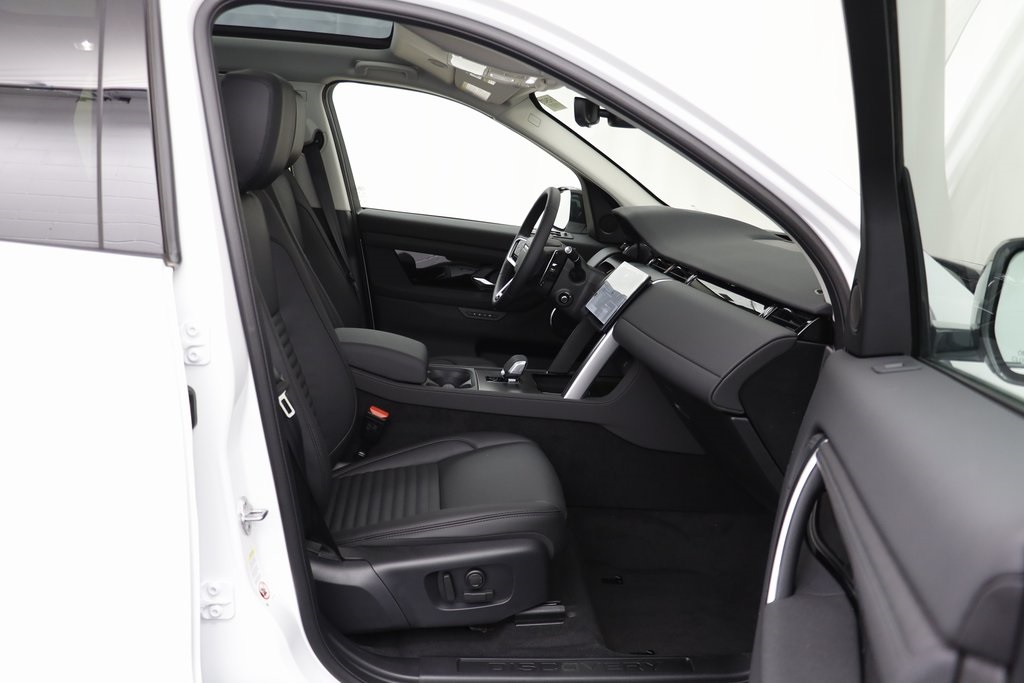 2025 Land Rover Discovery Sport S photo 17