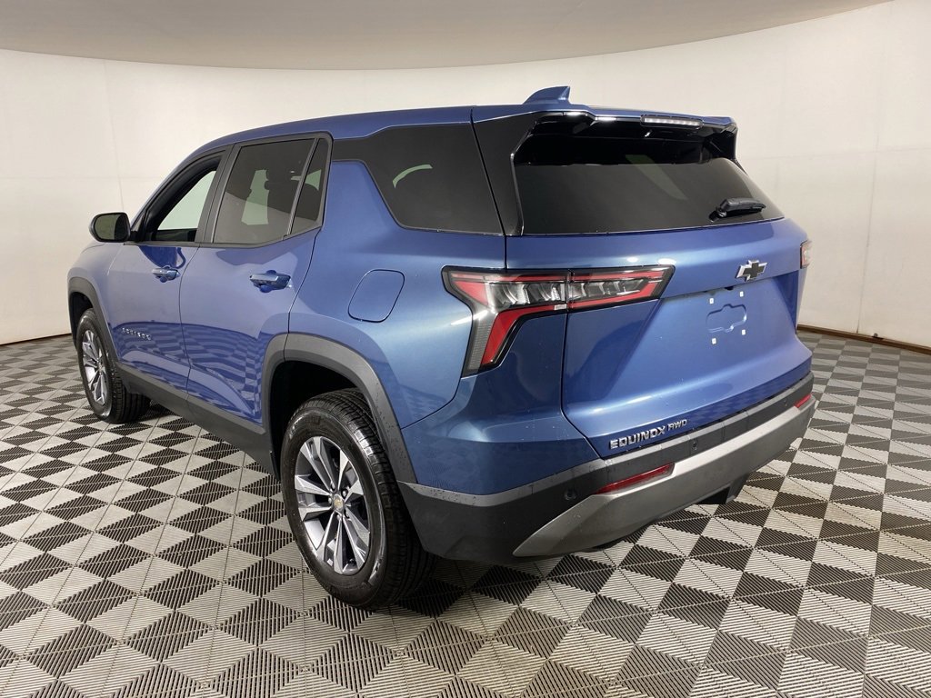 2026 Chevrolet Equinox LT photo 4