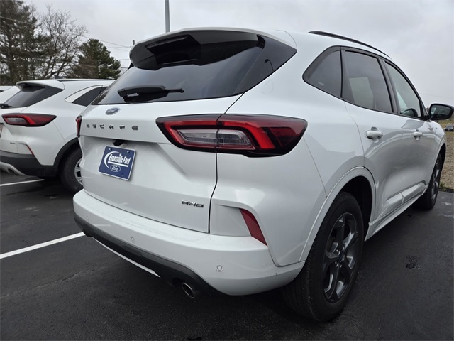 2023 Ford Escape ST-Line photo 4