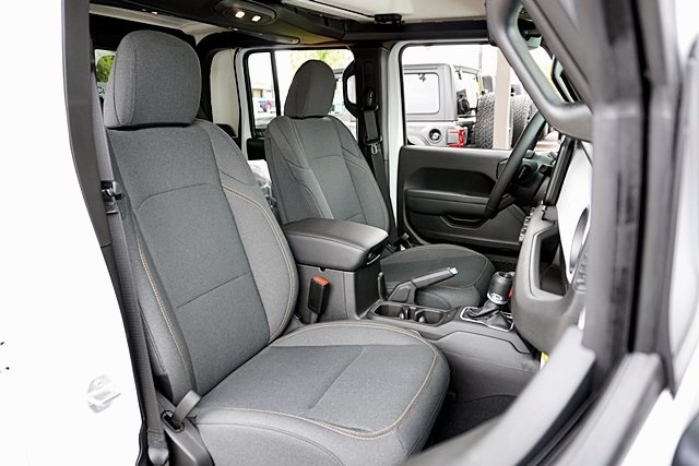 New 2025 Bright White Clear-Coat Exterior Paint Jeep Willys image 18