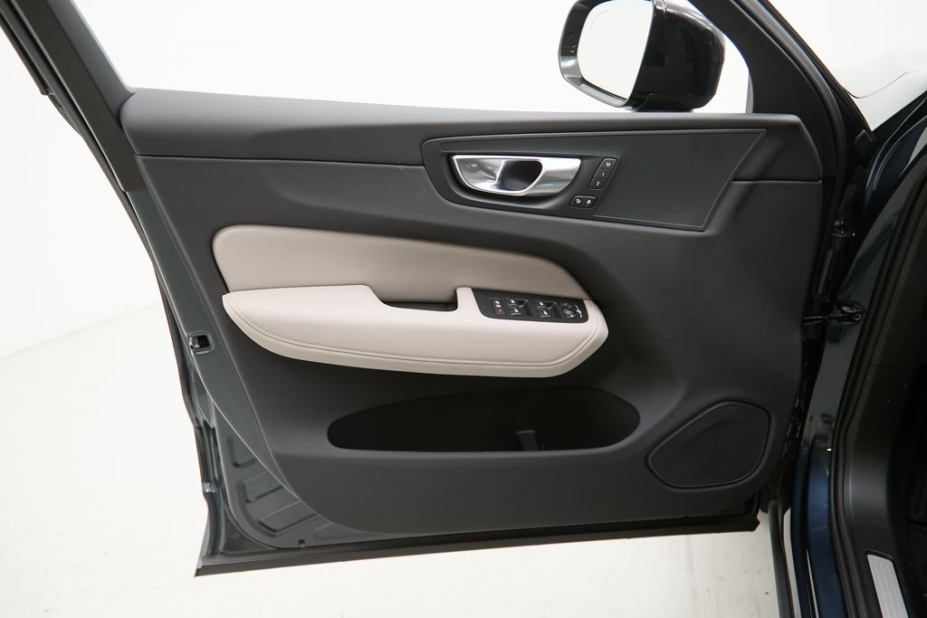 2026 VOLVO XC60 - Image 9