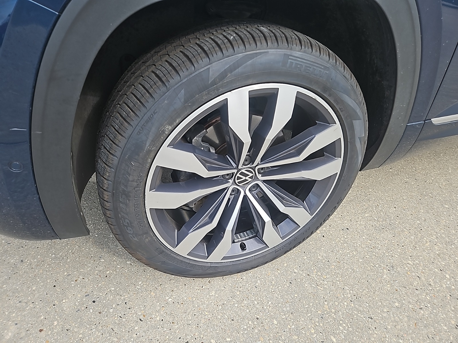 2022 Volkswagen Atlas Cross Sport V6 SEL Premium R-Line photo 3