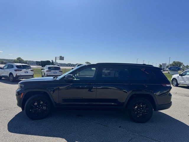 2024 Jeep Grand Cherokee Altitude photo 3