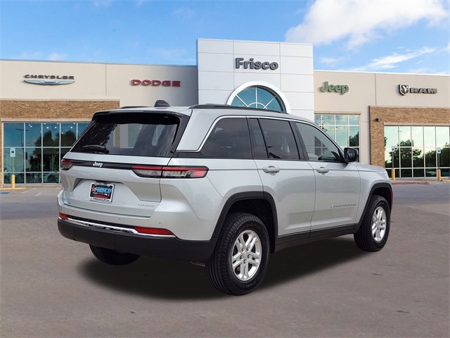 2025 Jeep Grand Cherokee Laredo Altitude photo 3