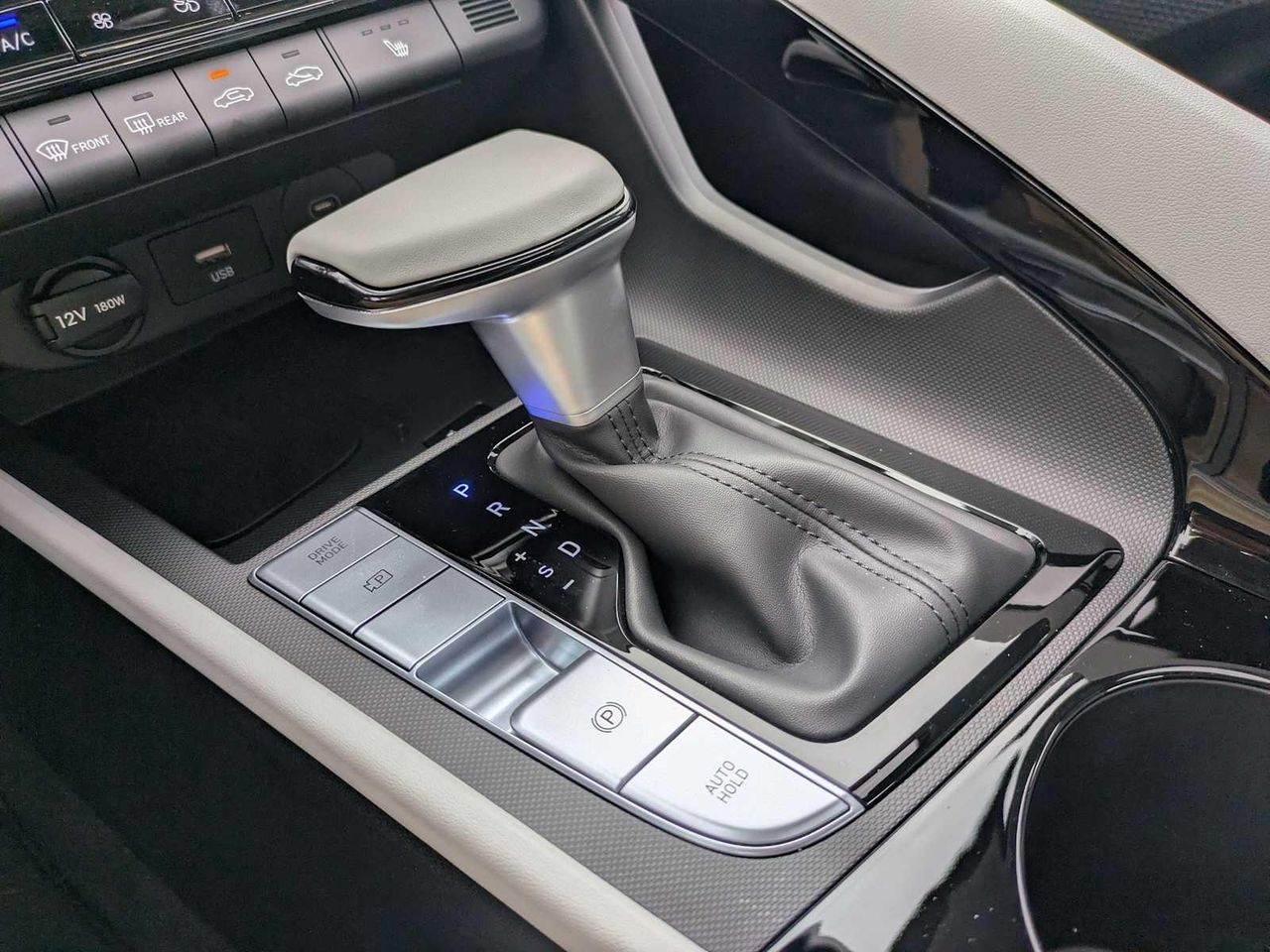 2025 Hyundai Elantra Limited photo 14