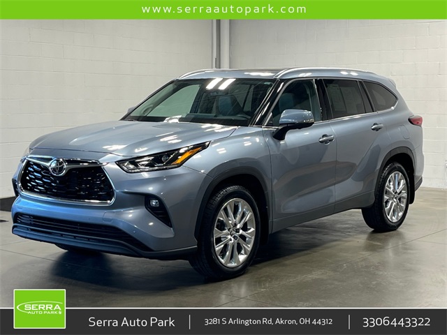 2023 Toyota Highlander Limited's photo