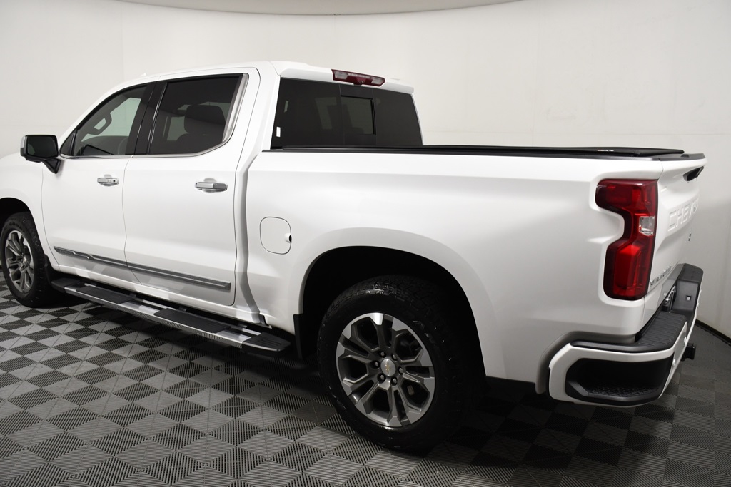 2023 Chevrolet Silverado 1500 High Country photo 2