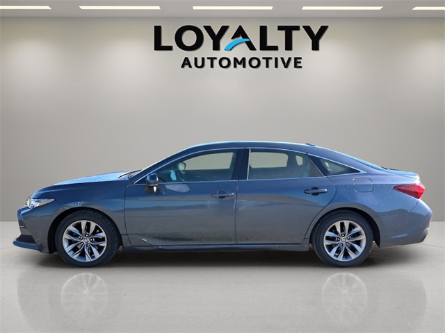 2021 Toyota Avalon XLE photo 2