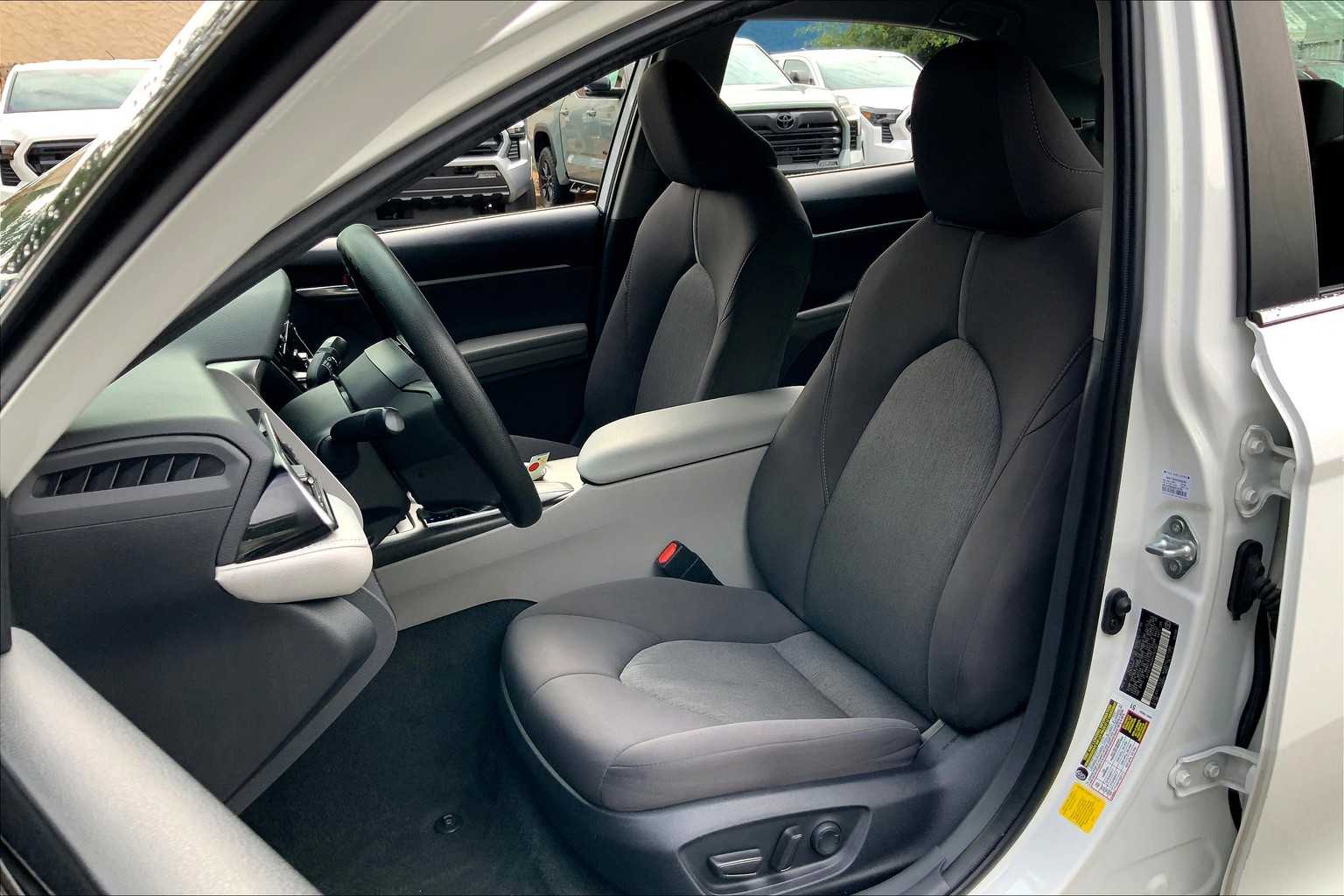 2023 Toyota Camry LE photo 7