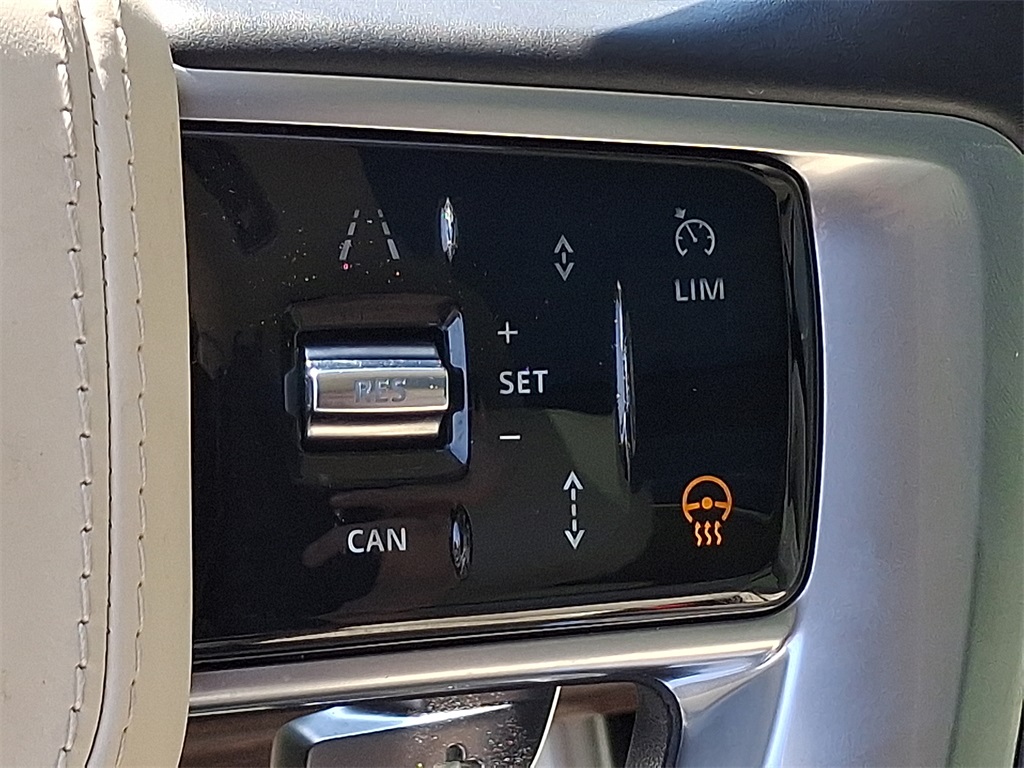 2023 Land Rover Range Rover SE photo 13