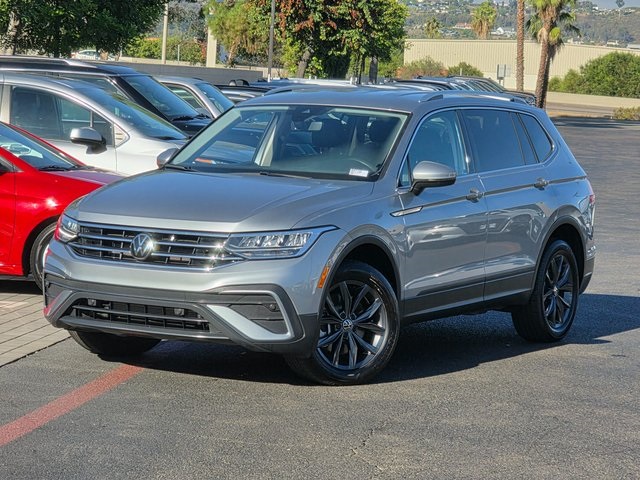 2023 Volkswagen Tiguan SE photo 2