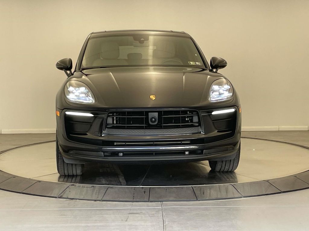 2024 Porsche Macan T photo 3