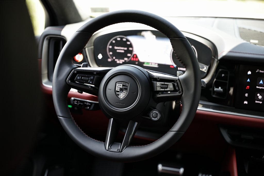 2025 Porsche Cayenne Turbo E-Hybrid photo 30