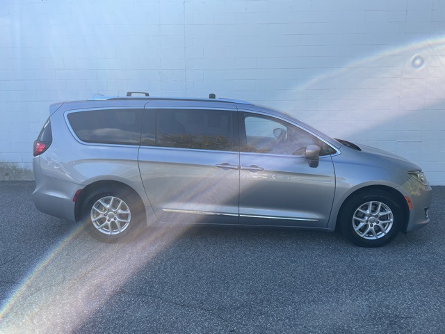 2020 Chrysler Pacifica Touring L photo 3