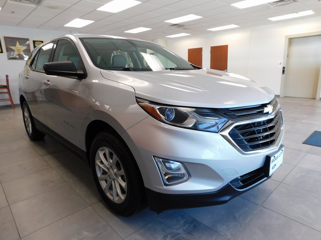 2018 Chevrolet Equinox LS photo 3