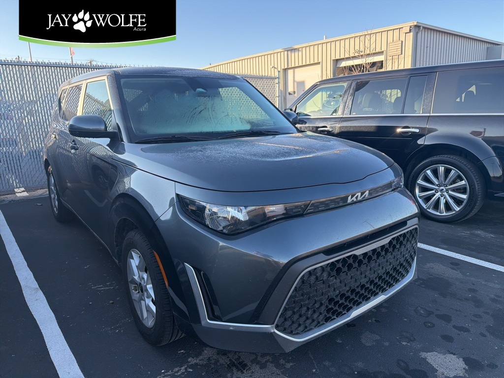 2023 Kia Soul LX's photo