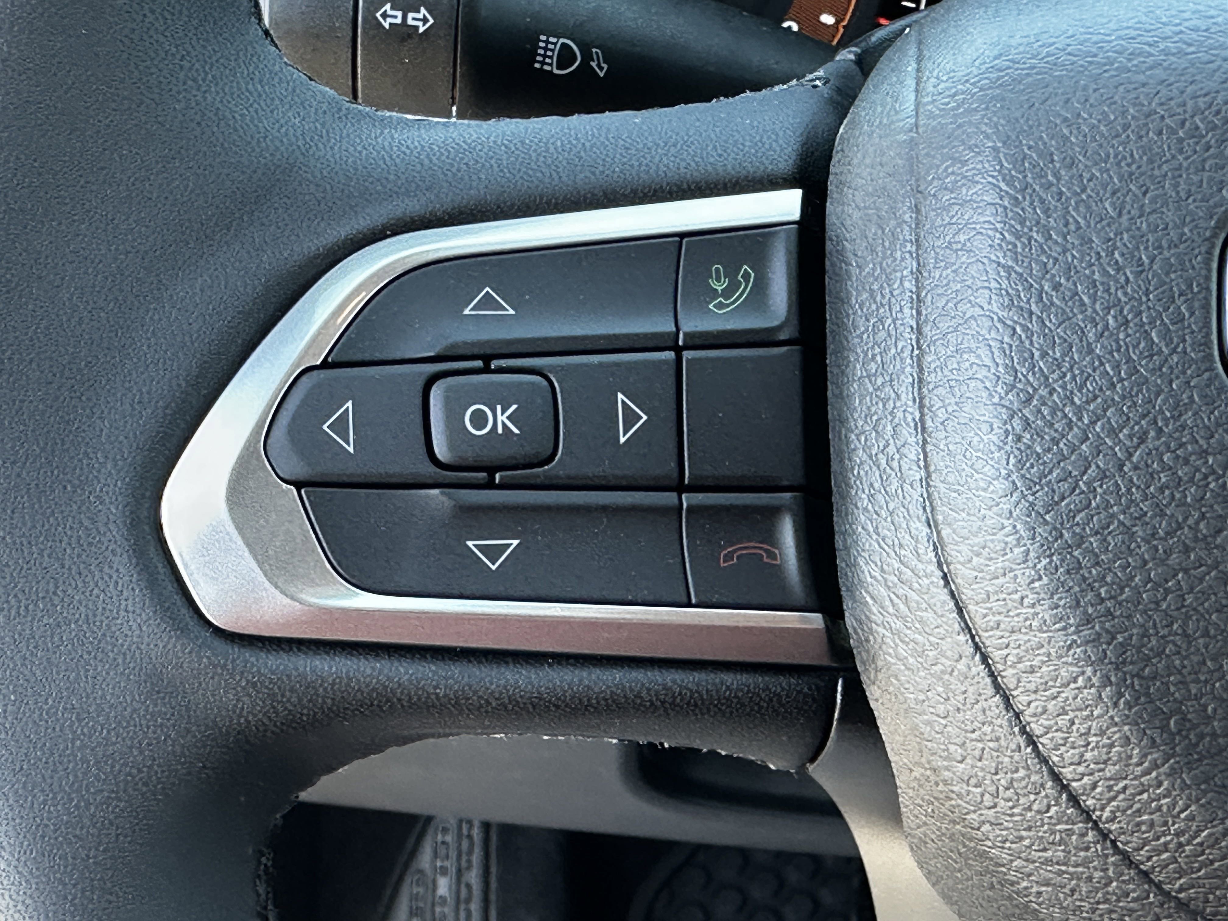 2025 Jeep Compass Latitude photo 3