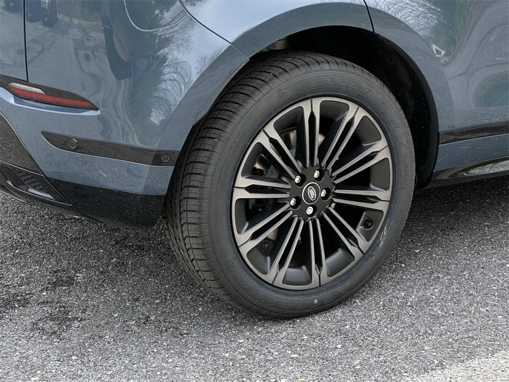 2026 Land Rover Range Rover Evoque Dynamic SE photo 15