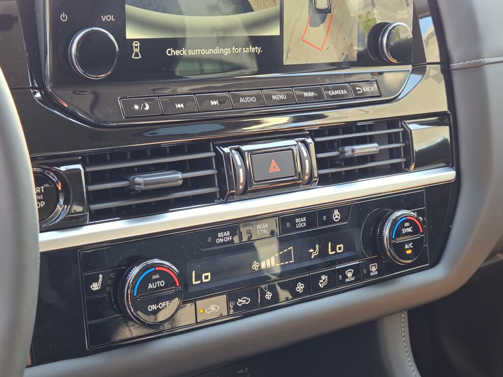2025 Nissan Pathfinder SL photo 23
