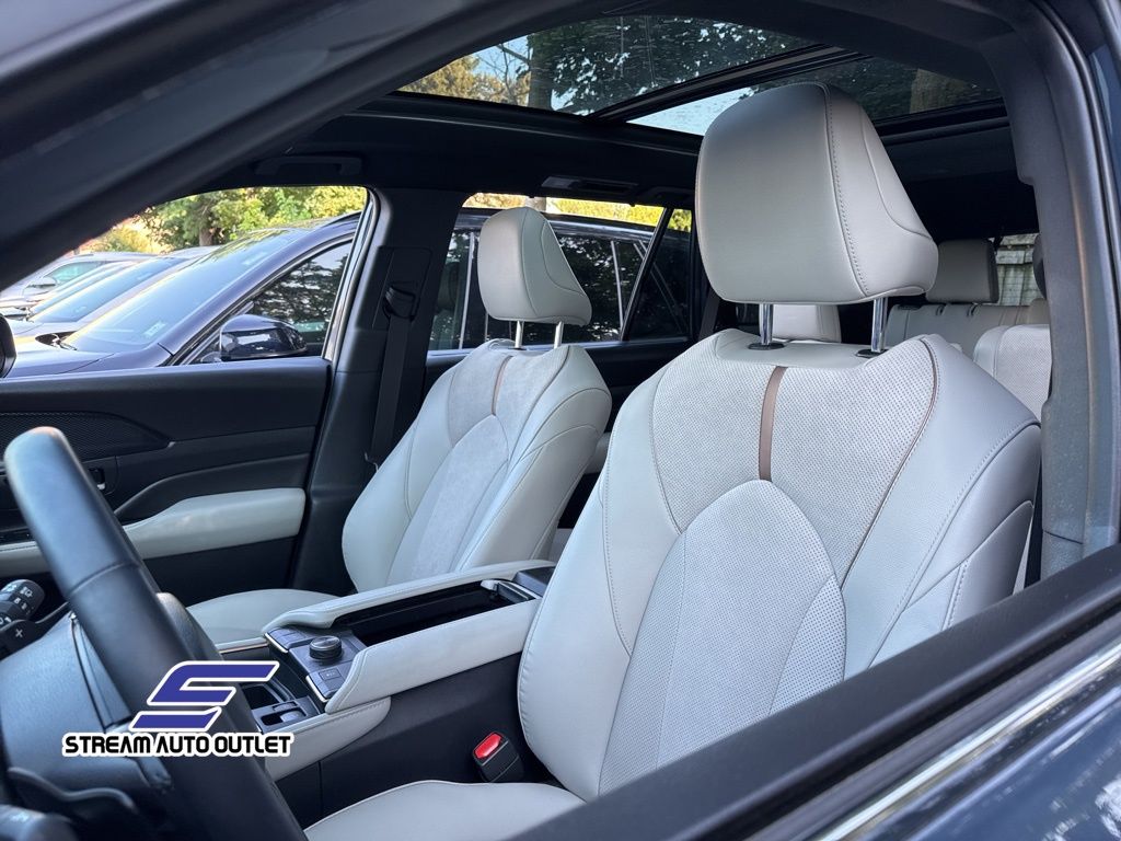 2024 Toyota Grand Highlander Hybrid MAX Limited photo 31