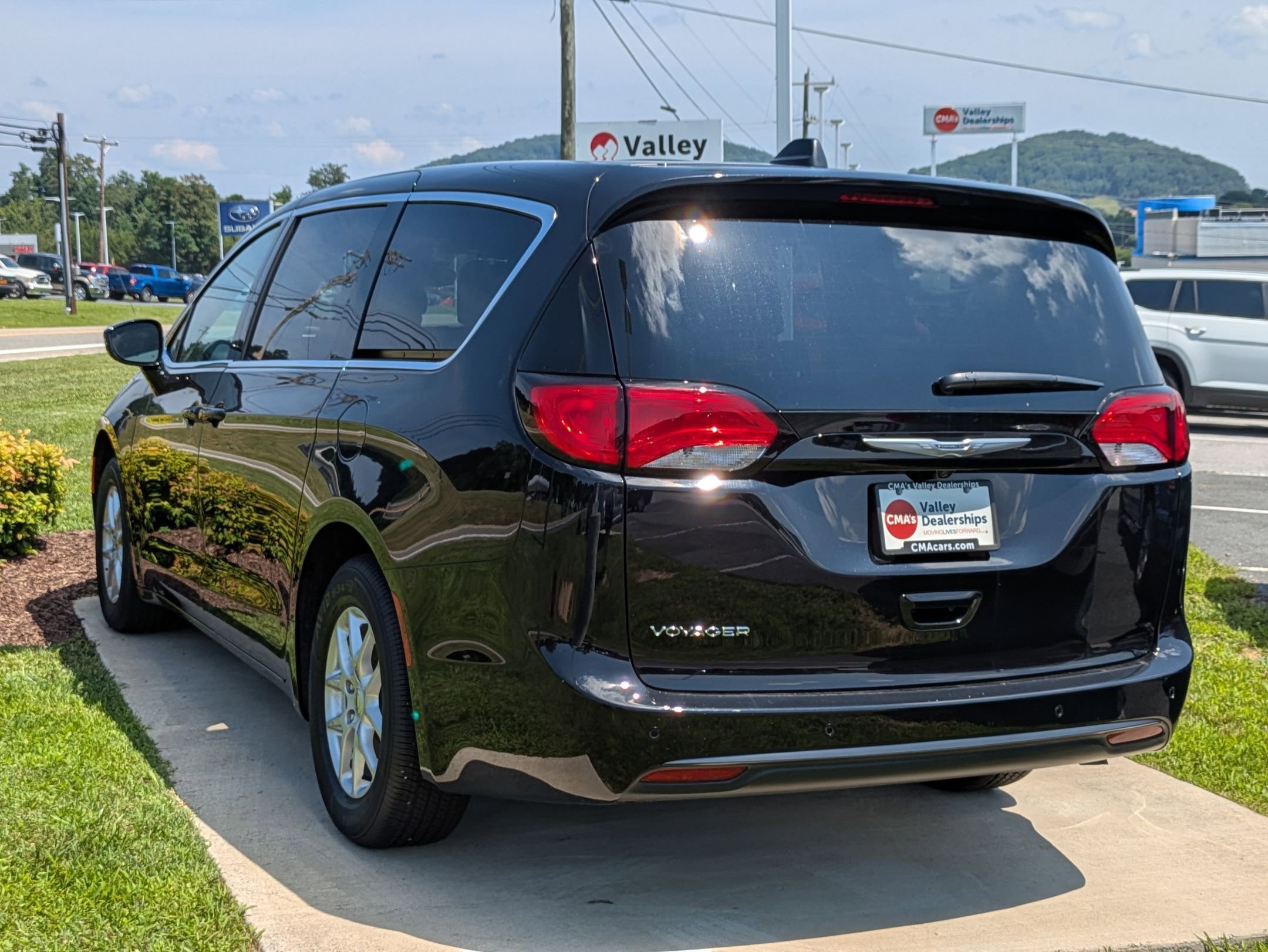 2025 Chrysler Voyager LX photo 7