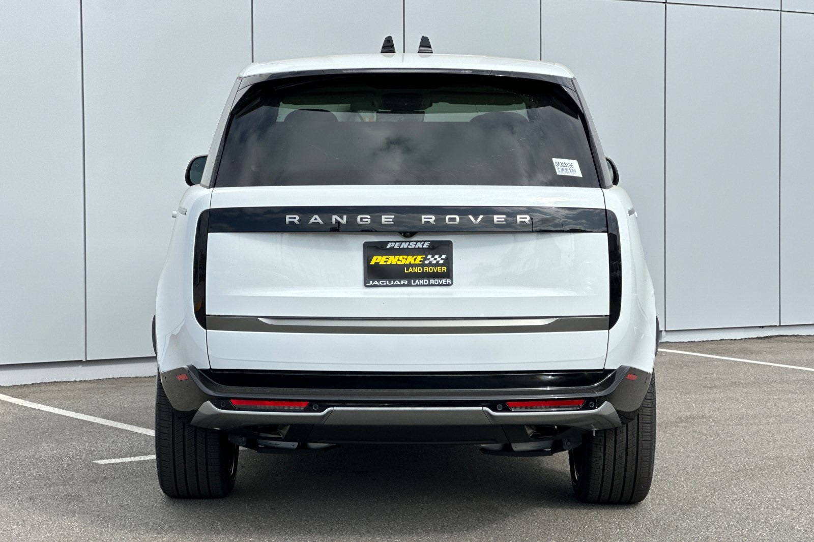 2025 Land Rover Range Rover SE photo 4