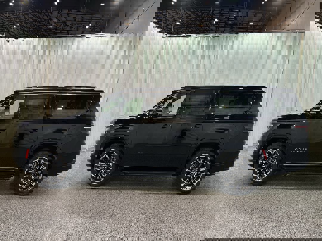 2025 Jeep Wagoneer L Series II photo 2