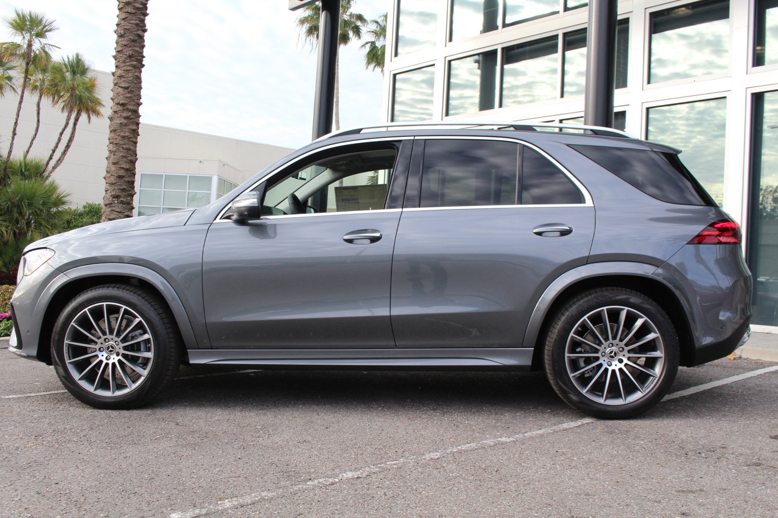 2025 Mercedes Benz GLE 350 4MATIC photo 3