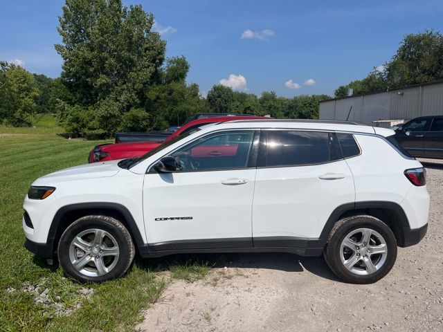 2024 Jeep Compass Latitude photo 3