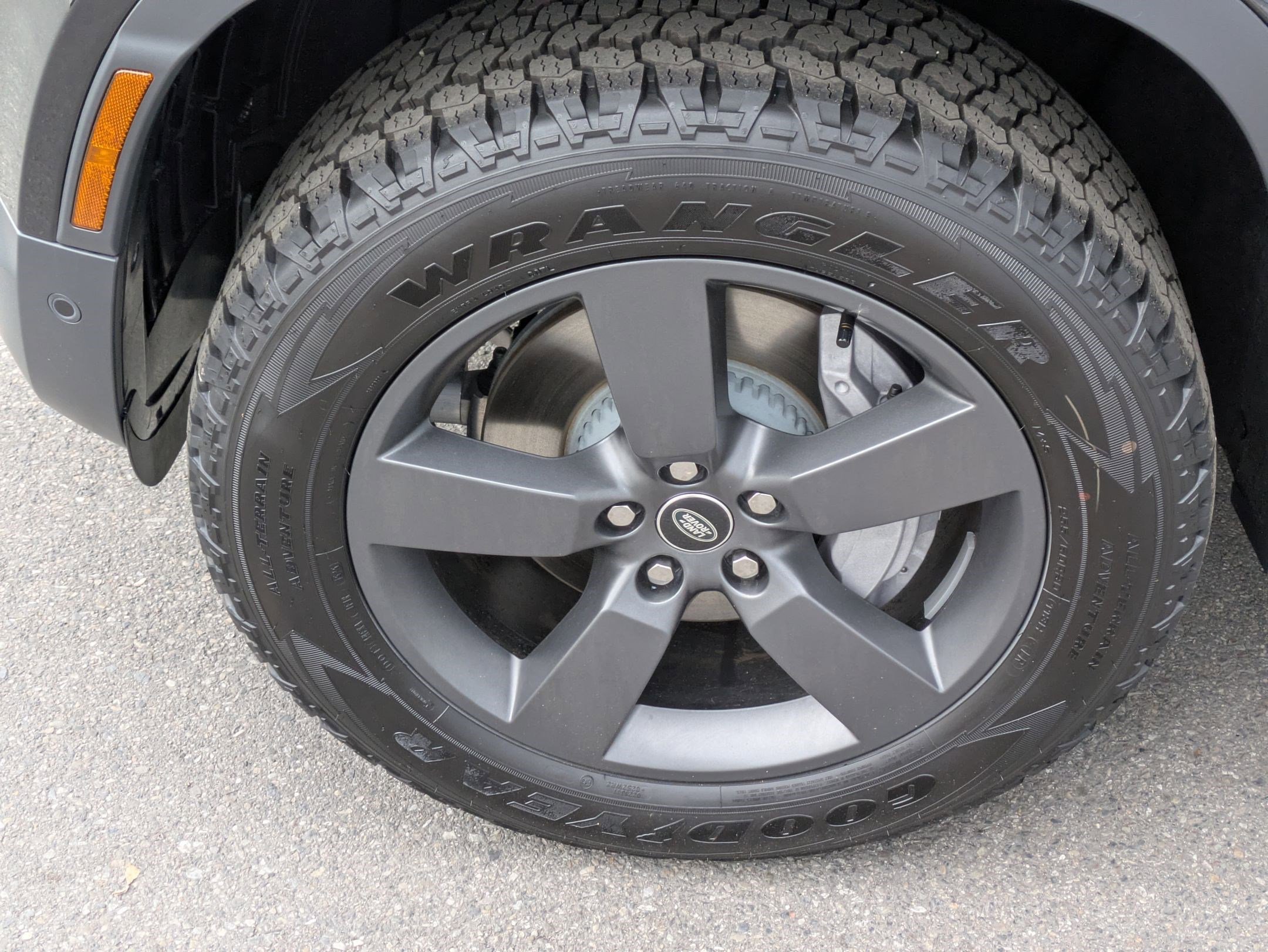 2025 Land Rover Defender S photo 4