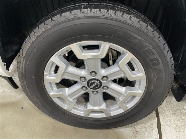 2023 Nissan Titan SV photo 3
