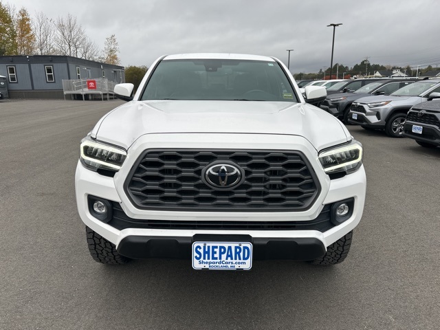 2022 Toyota Tacoma TRD Off-Road photo 2