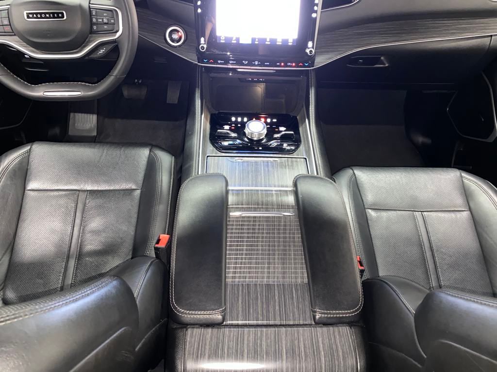 2023 Jeep Wagoneer L Series III photo 25