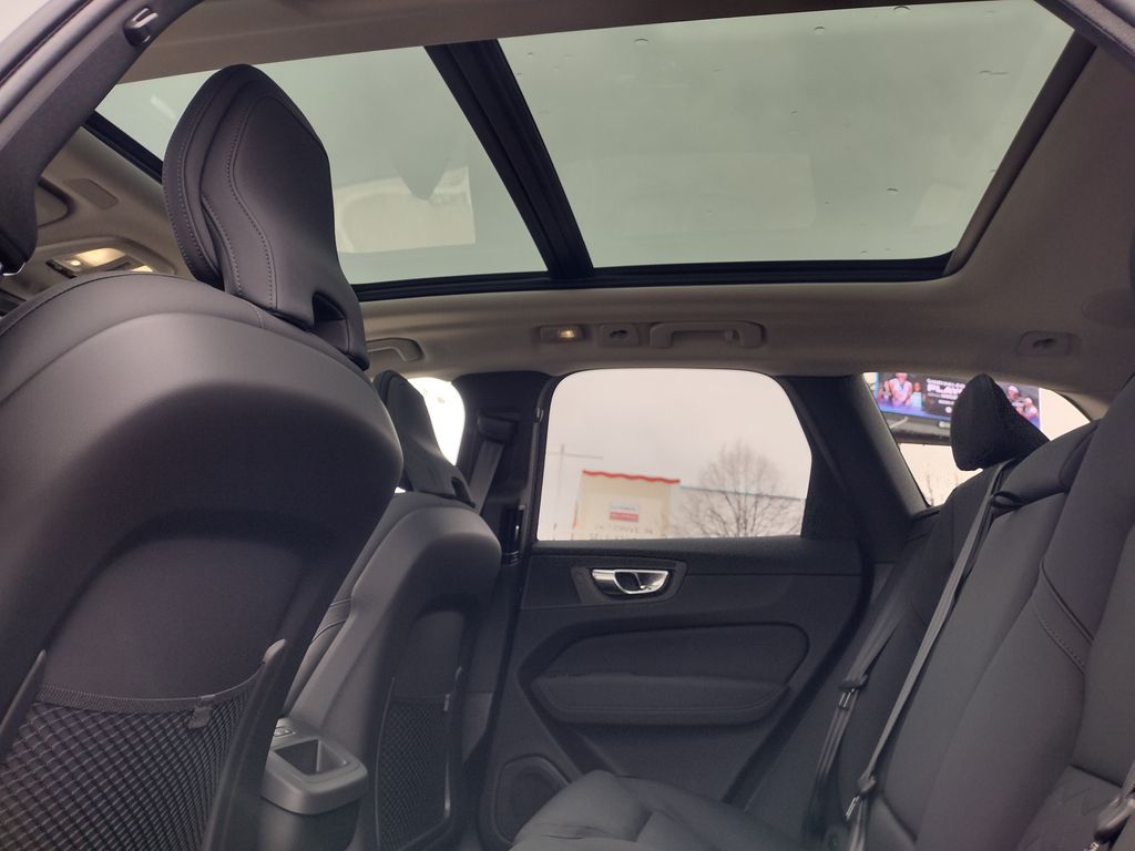 2026 VOLVO XC60 - Image 21