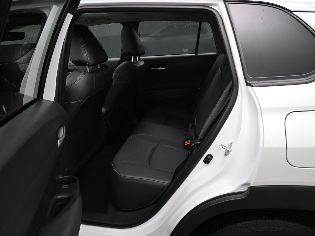 2023 Toyota Corolla Cross XLE photo 28