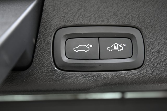 2022 Volvo XC60 B5 Momentum photo 20